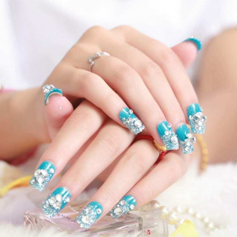 manicure-wedding-color-turquoise-stones-precious-abundance