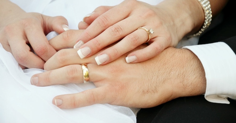 manicure-wedding-french-classic-it-manicure-stardard him