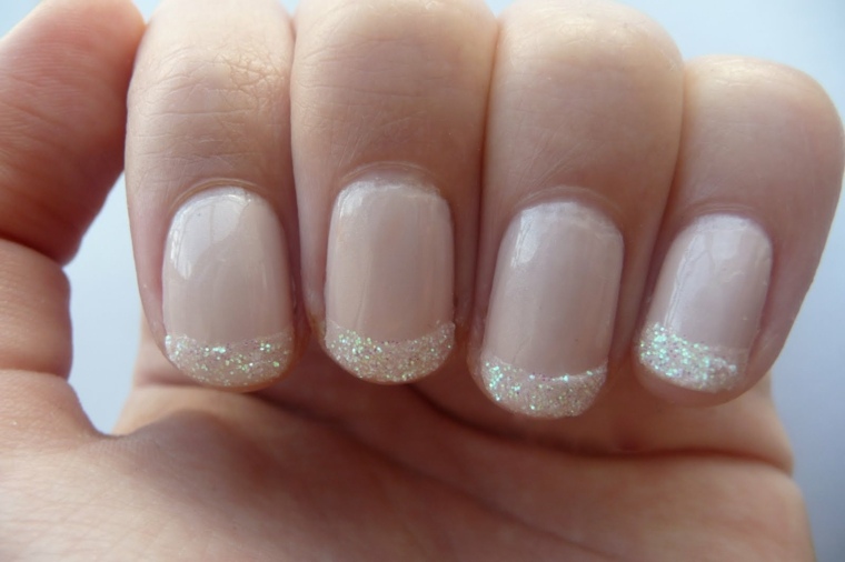 manicure-wedding-polish-colored skin-edge-free snow-etincelante