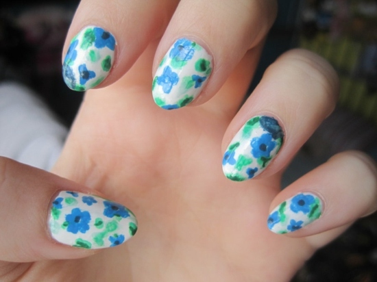 manicure prntemps floral motifs