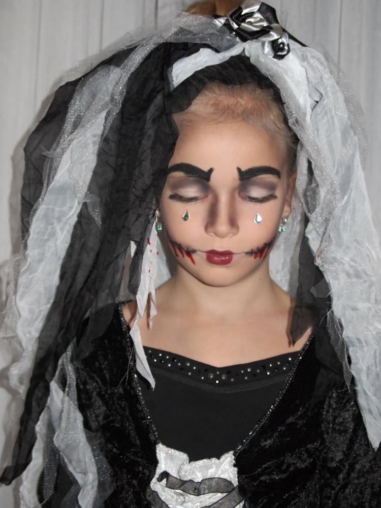 Makeup Halloween dekle dekle ideja črna bela