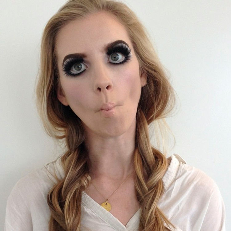 makeup woman Halloween big eyes