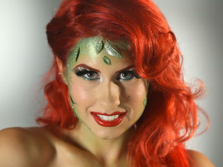 easy Halloween woman makeup