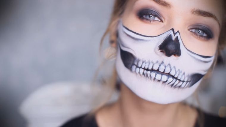 makeup-woman-halloween-easy-crane-skeleton-idea-video-tutorial