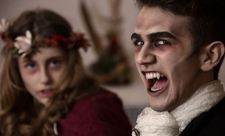 make-up-man-halloween-vampir-grozljivo-ideja-enostavno