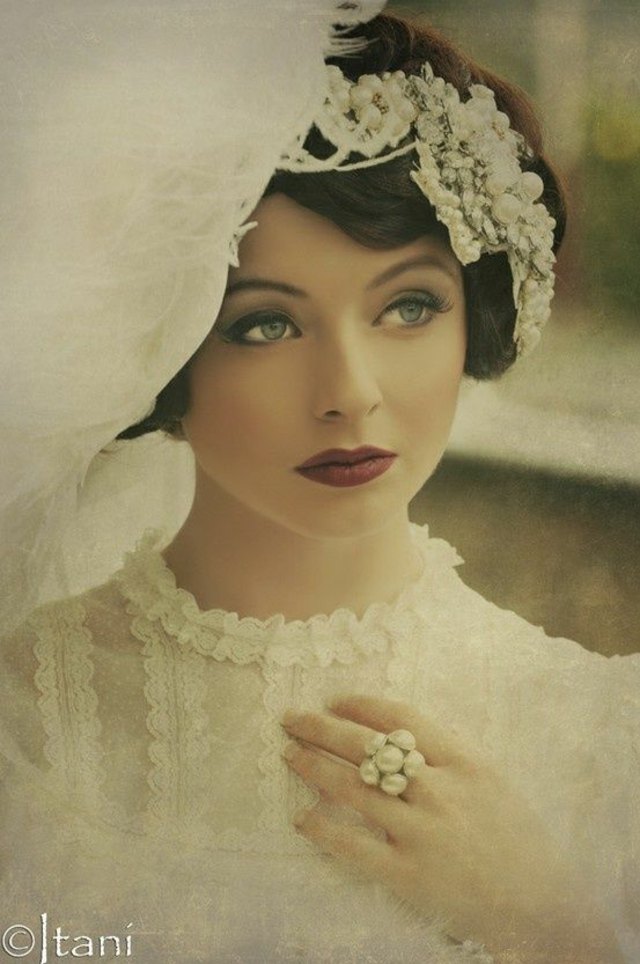 makeup retro bride green eyes blue eyes light eyes