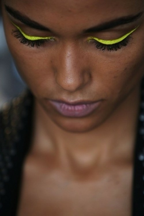 yellow eyeliner eye makeup