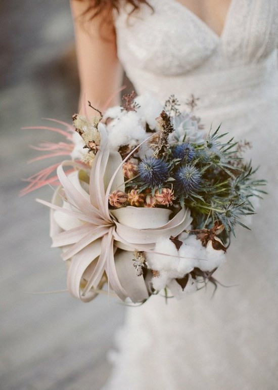 wedding in winter bouquet flowers