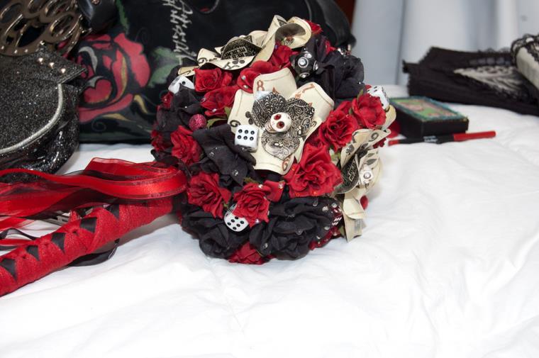 rockabilly wedding-bouquet-flowers-pink-black-red