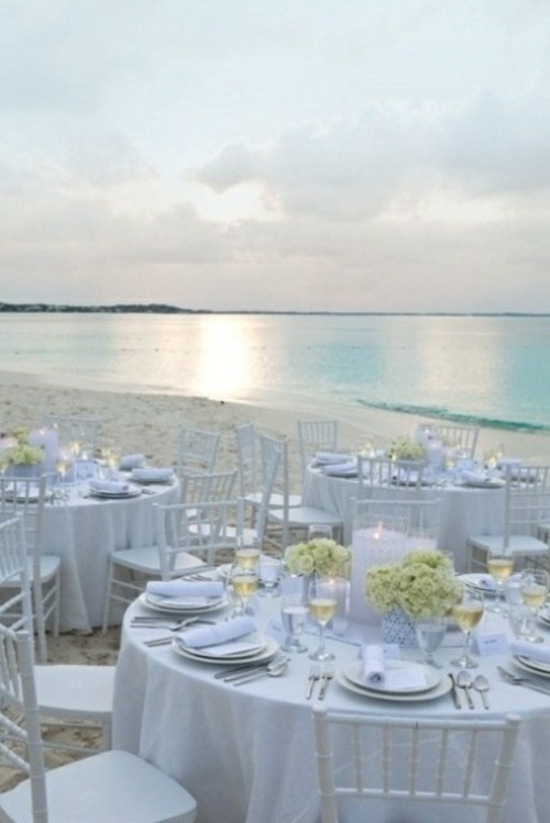 bröllop på stranden elegant enkel dekoration