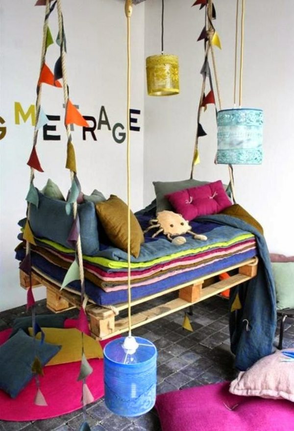 recycling pallet original idea hanging bed