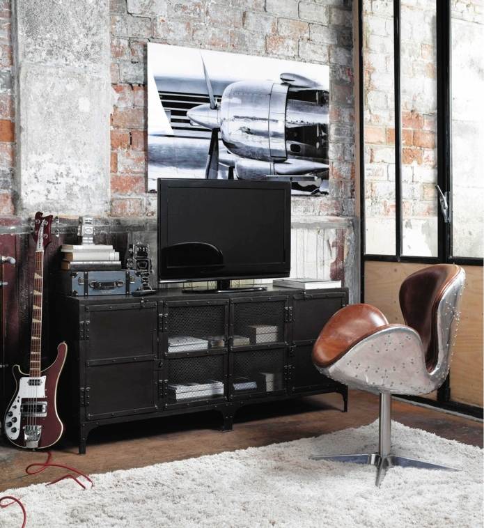 tv-stativ design ideemøbler bokhylle gulvmatter lenestol skinnmøbler tv svart industriell stil