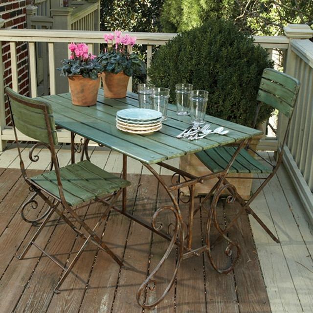 Small outdoor furniture in wood for a romantic metal wood effect