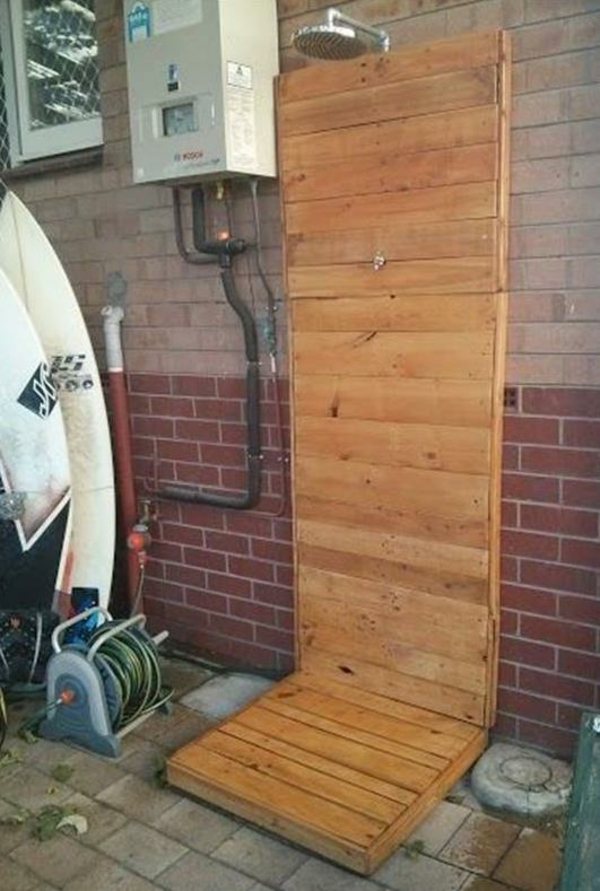 outdoor shower wooden pallets original idea