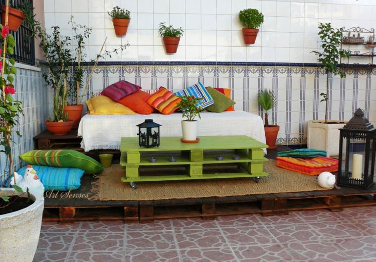 wooden pallets idea recup recycle pallets outdoor deco cushions