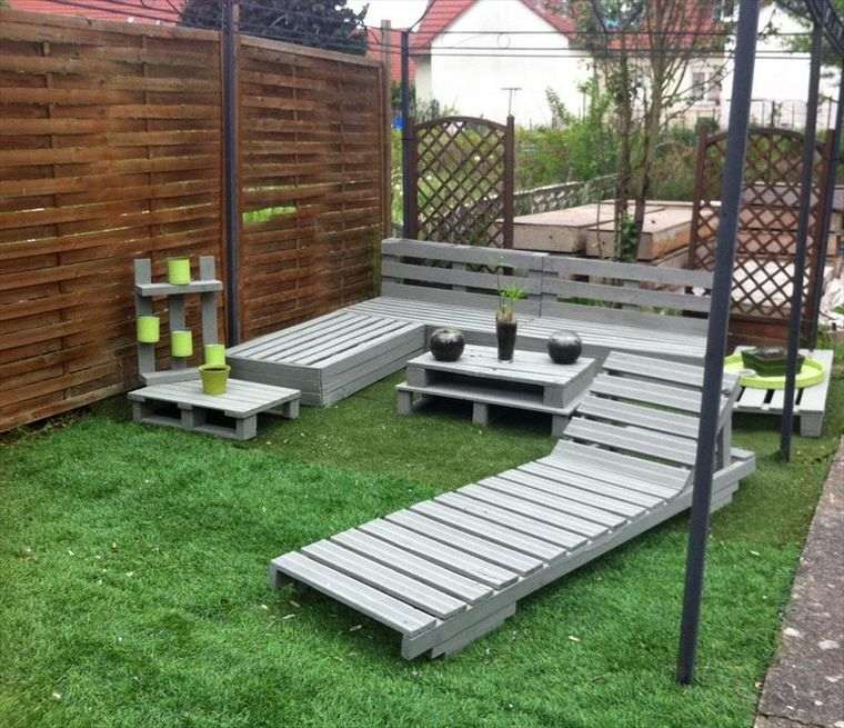 furniture-living-in-garden-pallets-a-manufacture-it-yourself