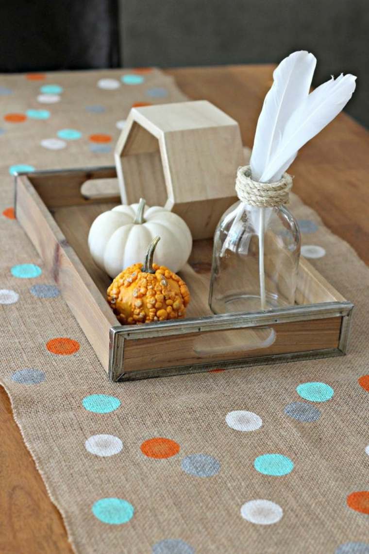 Idea of ​​table runner to make burlap printed painting