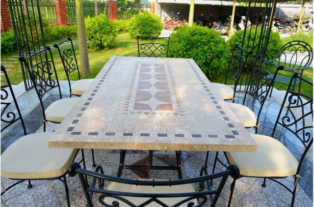 Interesting mosaic of this atypical decorative garden table