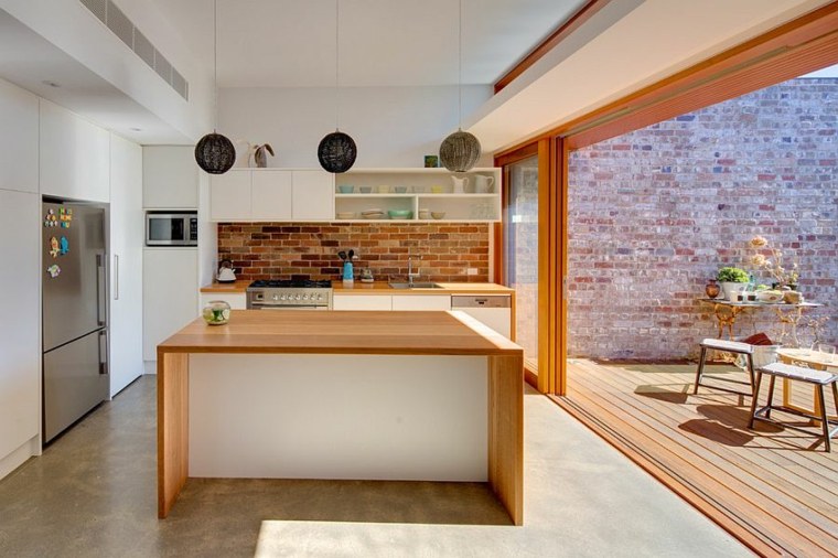 brick wall deco kitchen idea