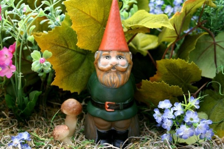 garden decoration garden gnome red knit hat green