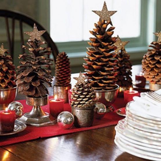 Deco with beautiful table runner in red pine cone silver