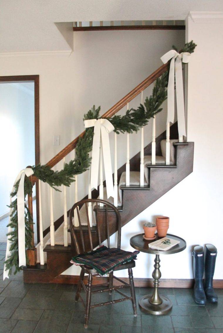 christmas deco staircase DIY garland white tree Christmas