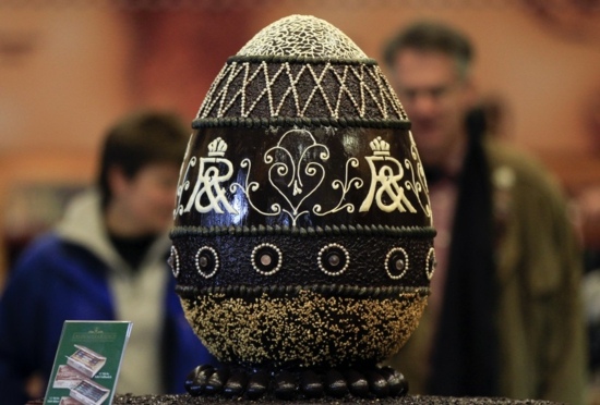 dekoreret chokolade æg påske