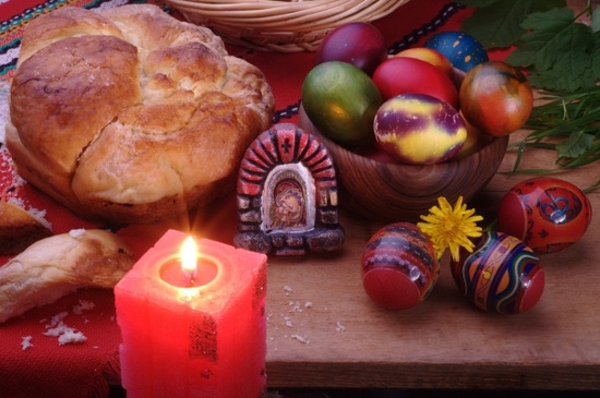 Telur Paskah berwarna-warni Bulgaria