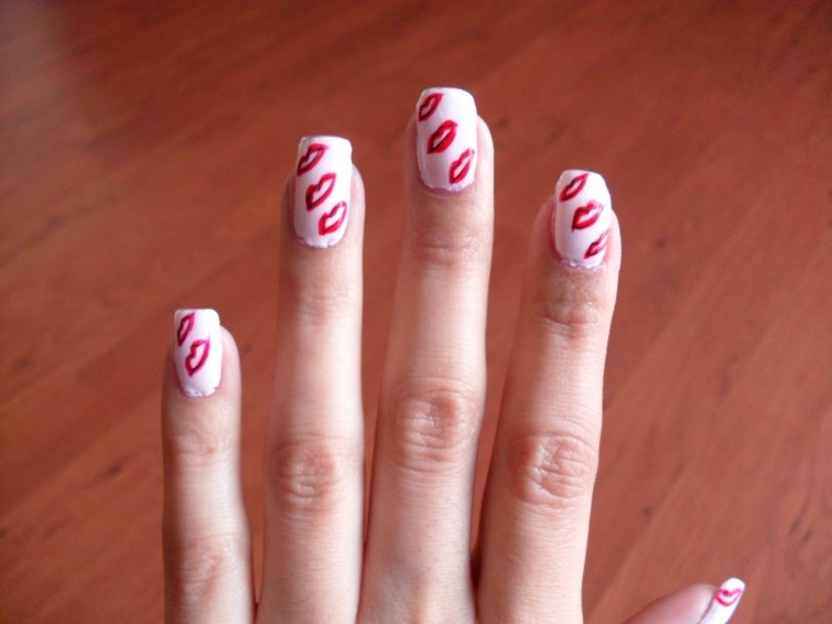 red white decorated nails