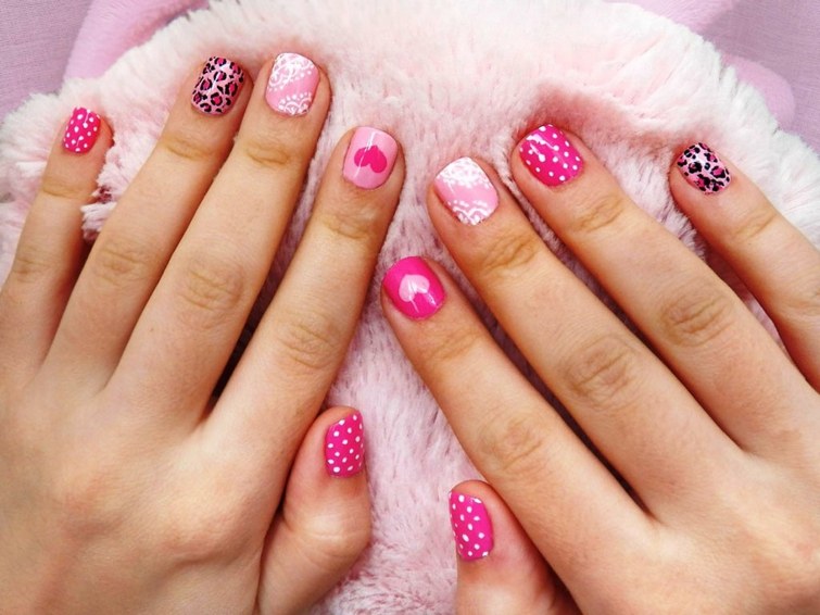 decorated nails design Valentine's day