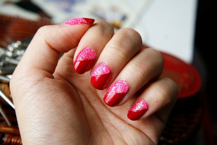 red rose decorated nails