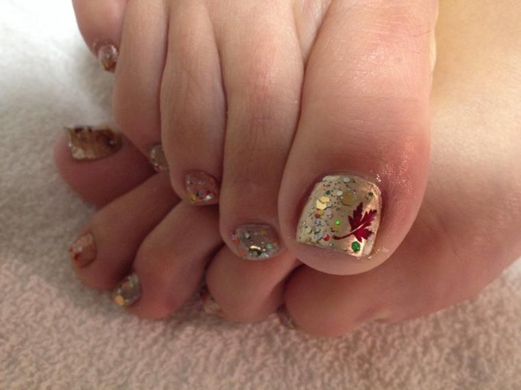 gold flakes leaf-pedicure