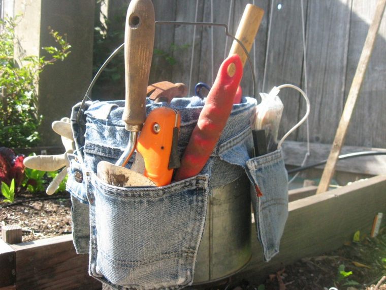 Gardening-tools-storage-idea-a-do-it-yourself