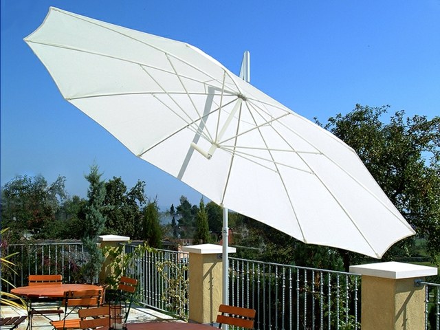 large sunshade orientable balcony