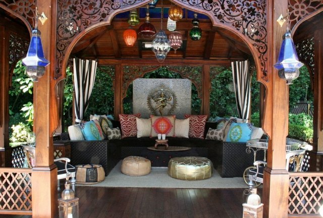 Moroccan deco wood patio