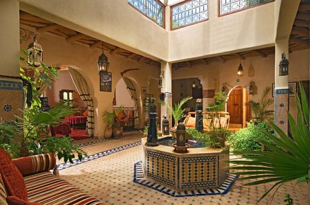 Moroccan patio deco