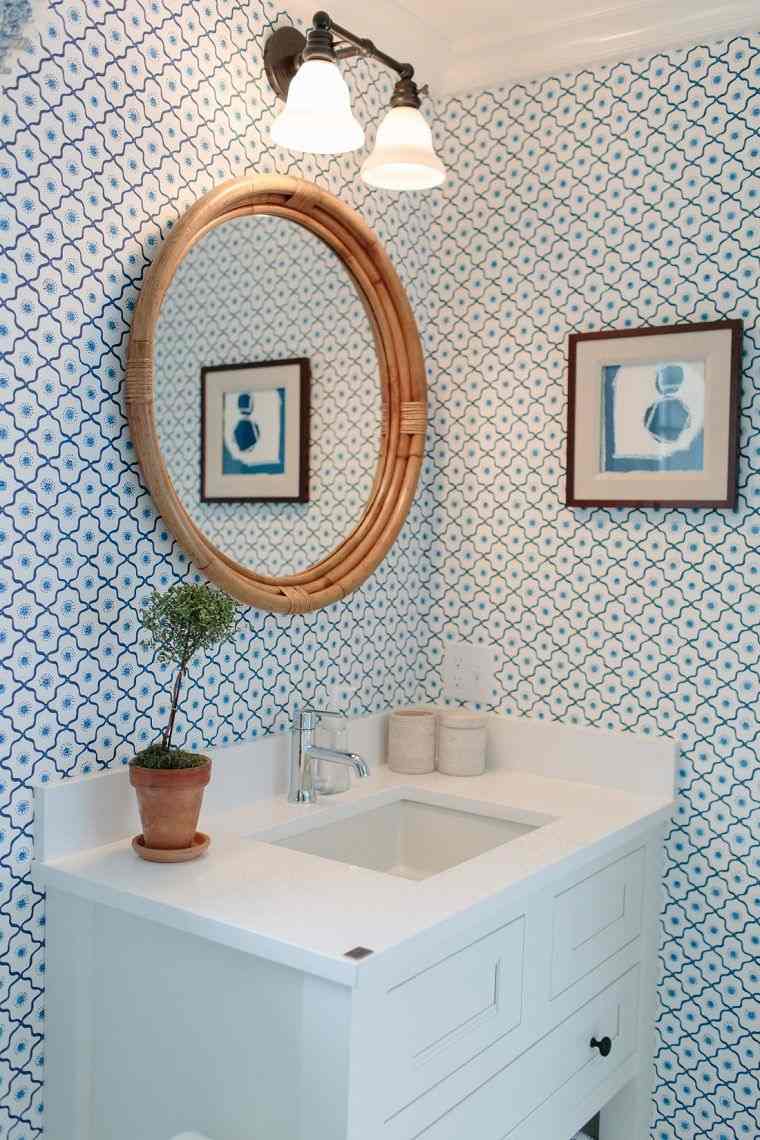 paint-the-tiles-of-bathroom-suite bathroom