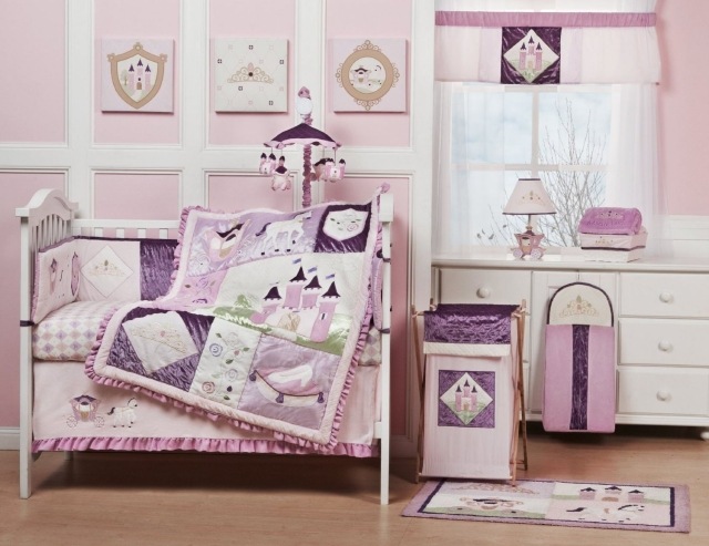 maleri-værelse-baby-farver-pastel-pink-baby-accents-lavendel-hvid maleri baby værelse