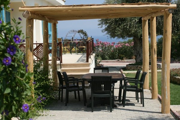 pergola rustikk stil