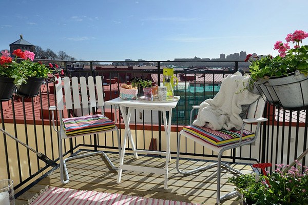 small balcony deco plants