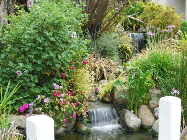 build a small modern outdoor garden pond