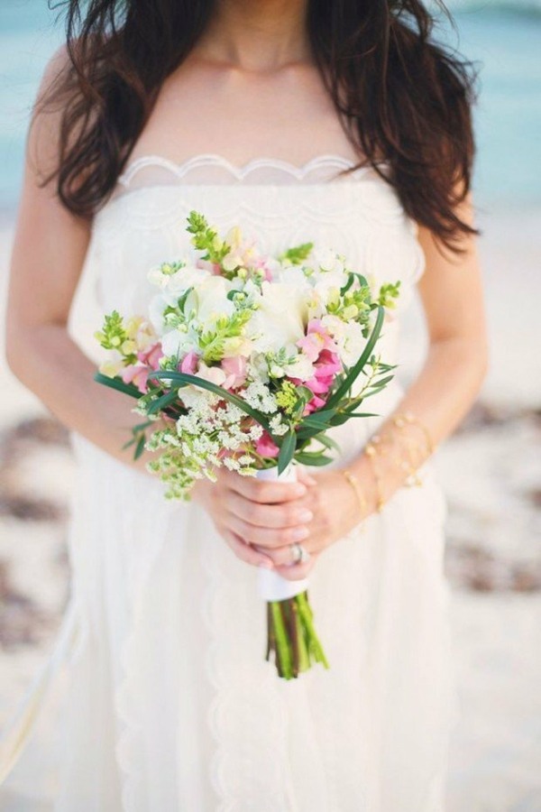 small simple wedding bouquet