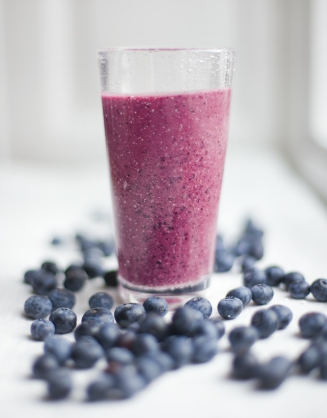 romantisk frukost st. valentin smoothie