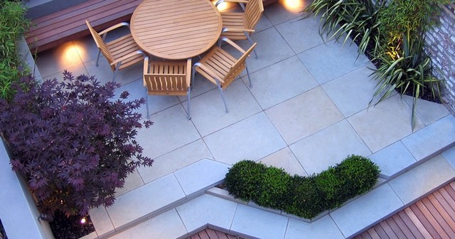 small garden landscaped decorative hedges