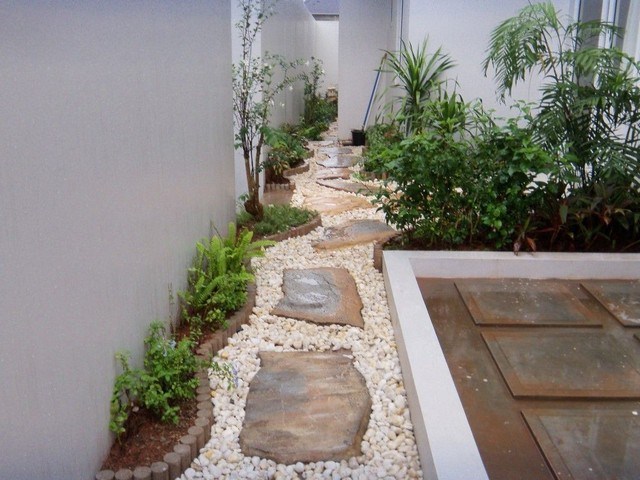 small modern garden driveway slabs