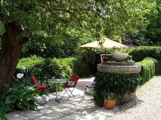 small modern garden shade parasol table