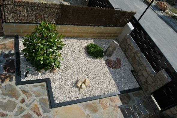 small zen urban garden