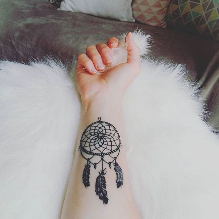 small-arm tattoo-woman-sensor-to-dreams