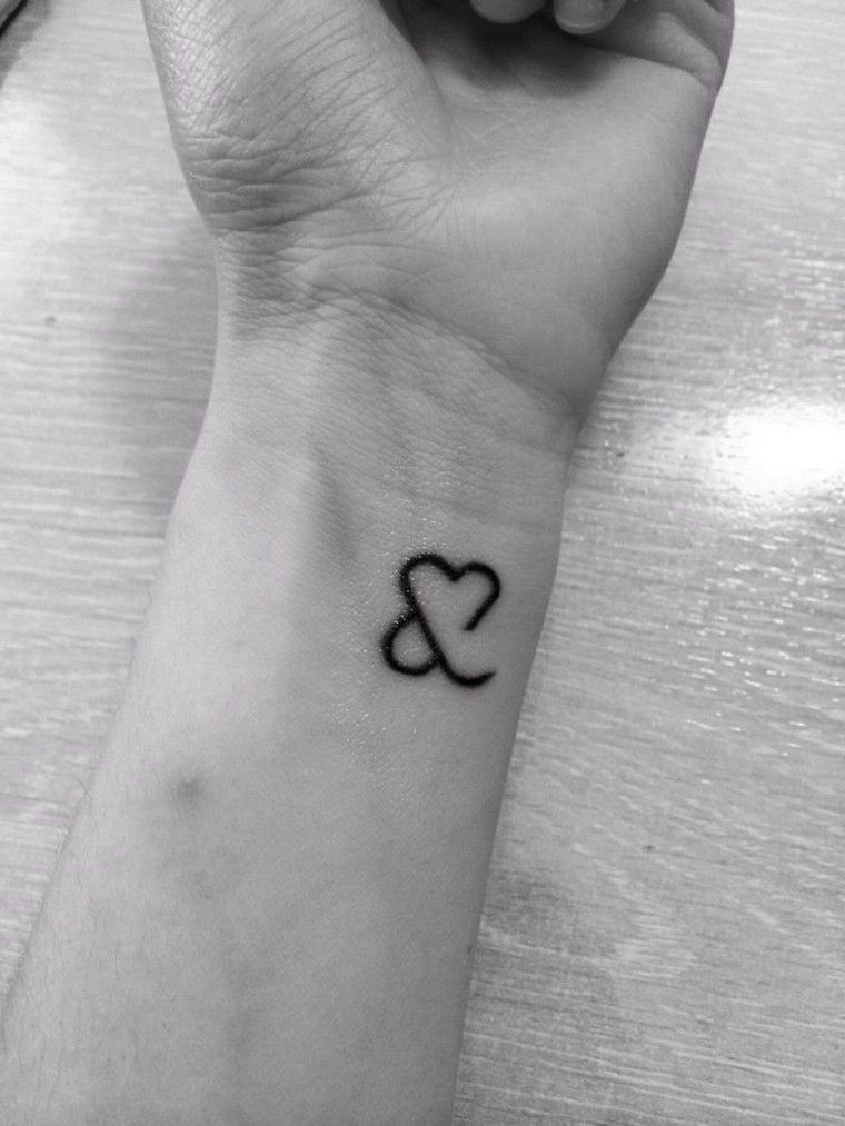 small-tattoo-heart-wrist-tattoo-woman