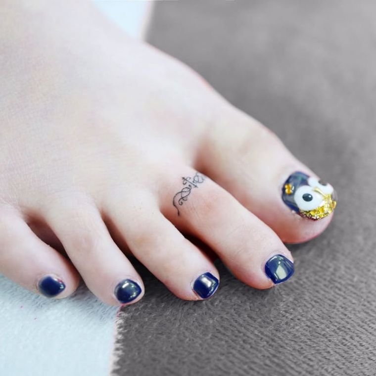 little finger-foot-ring-woman tattoo